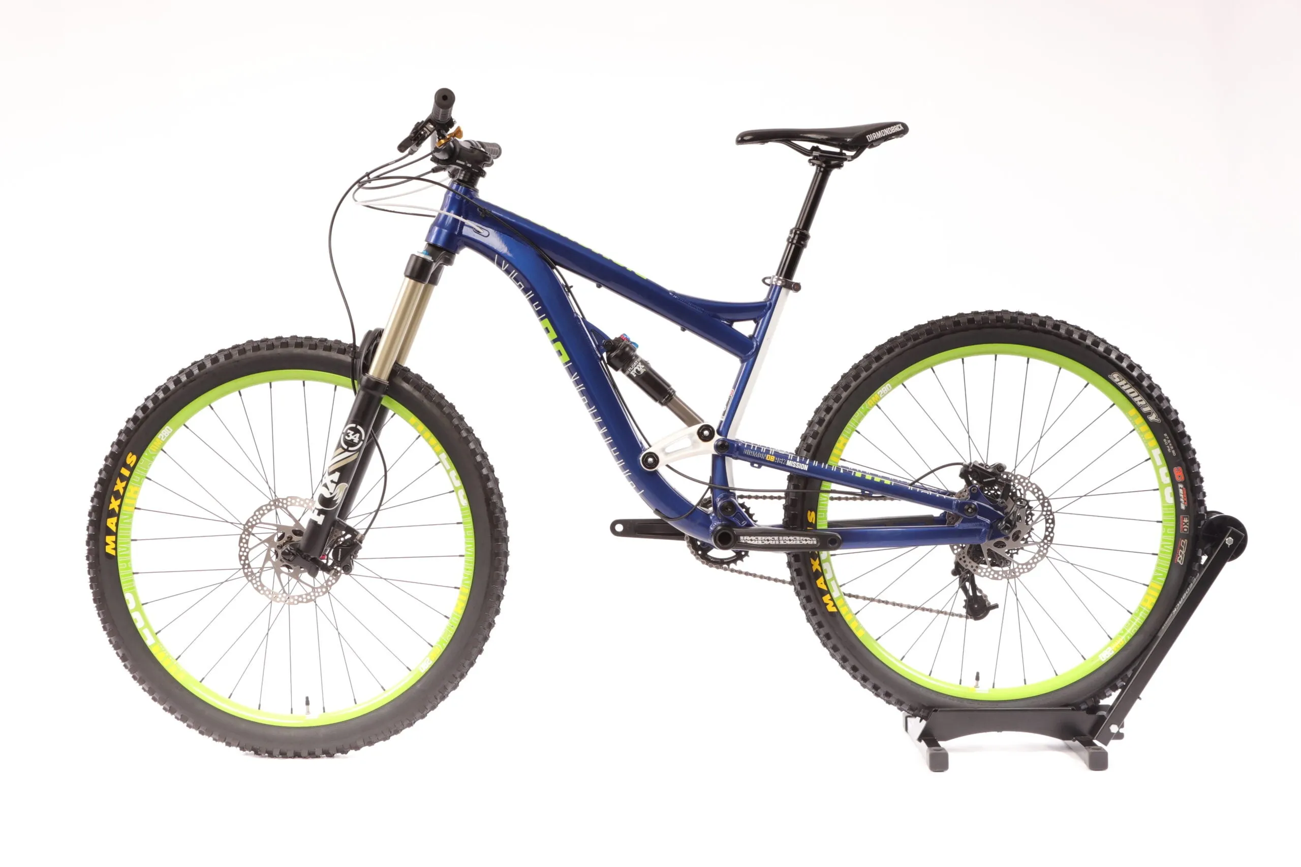 2017 Diamondback Mission 1  Mountain Bike - Medium