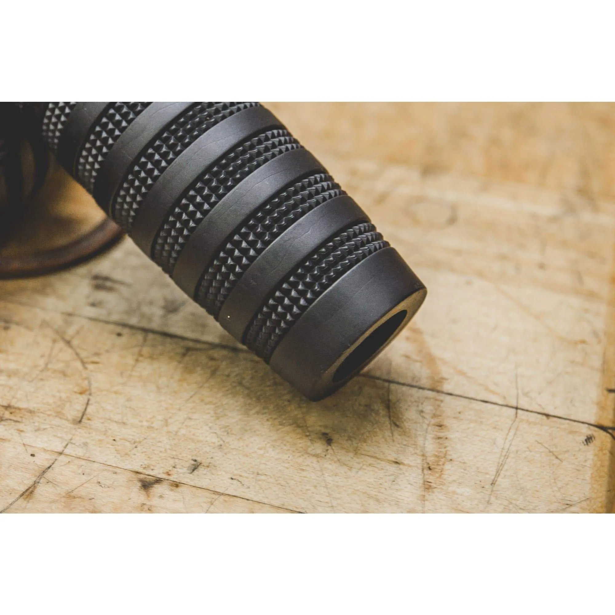 Knurled Grips - Black - 1 inch